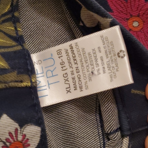 Floral Cropped Jeggings - Picture 5 of 5